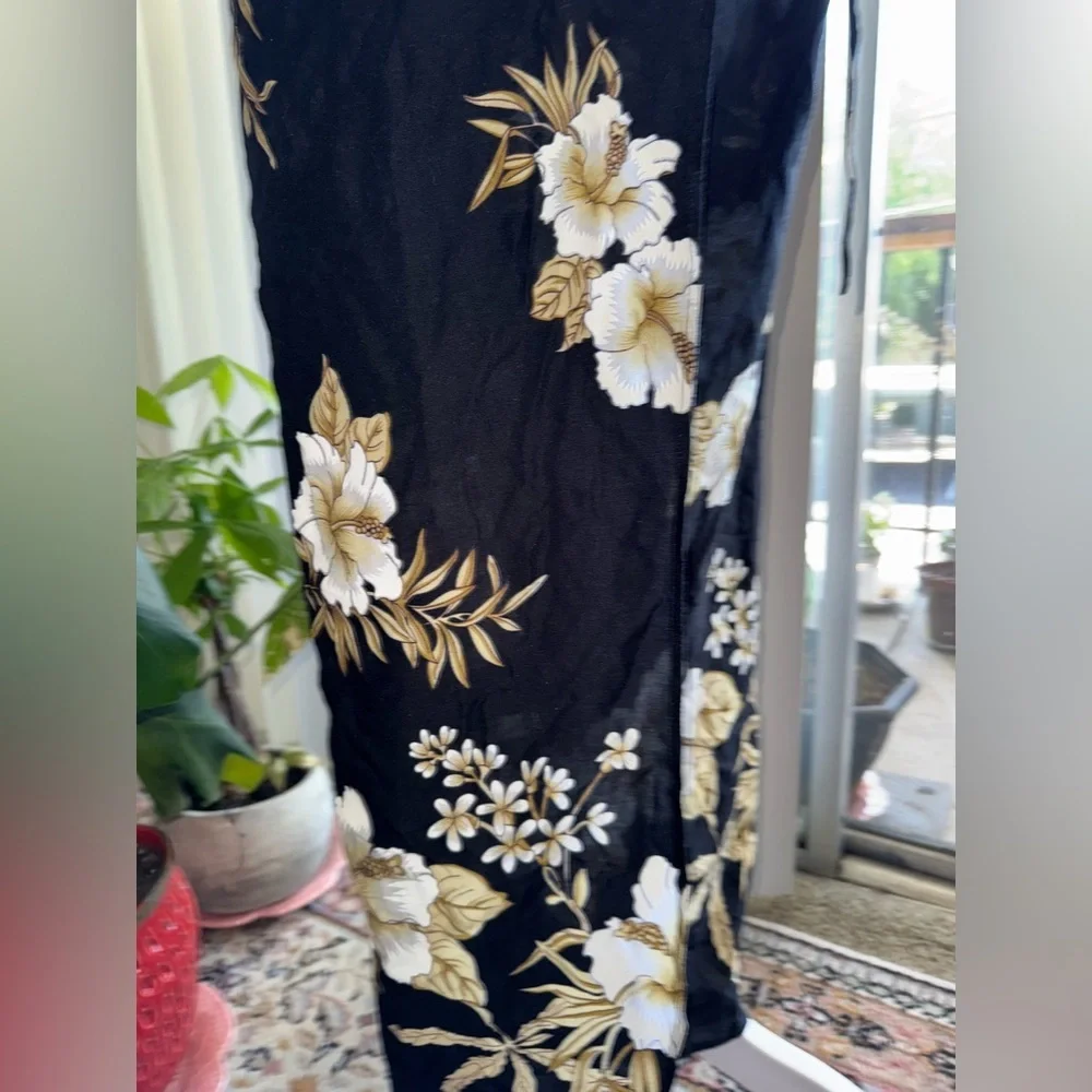 VTG Hibiscus Collection Hawaii 2 Piece Top & Skirt Sarong SMALL Black & White - Picture 15 of 16